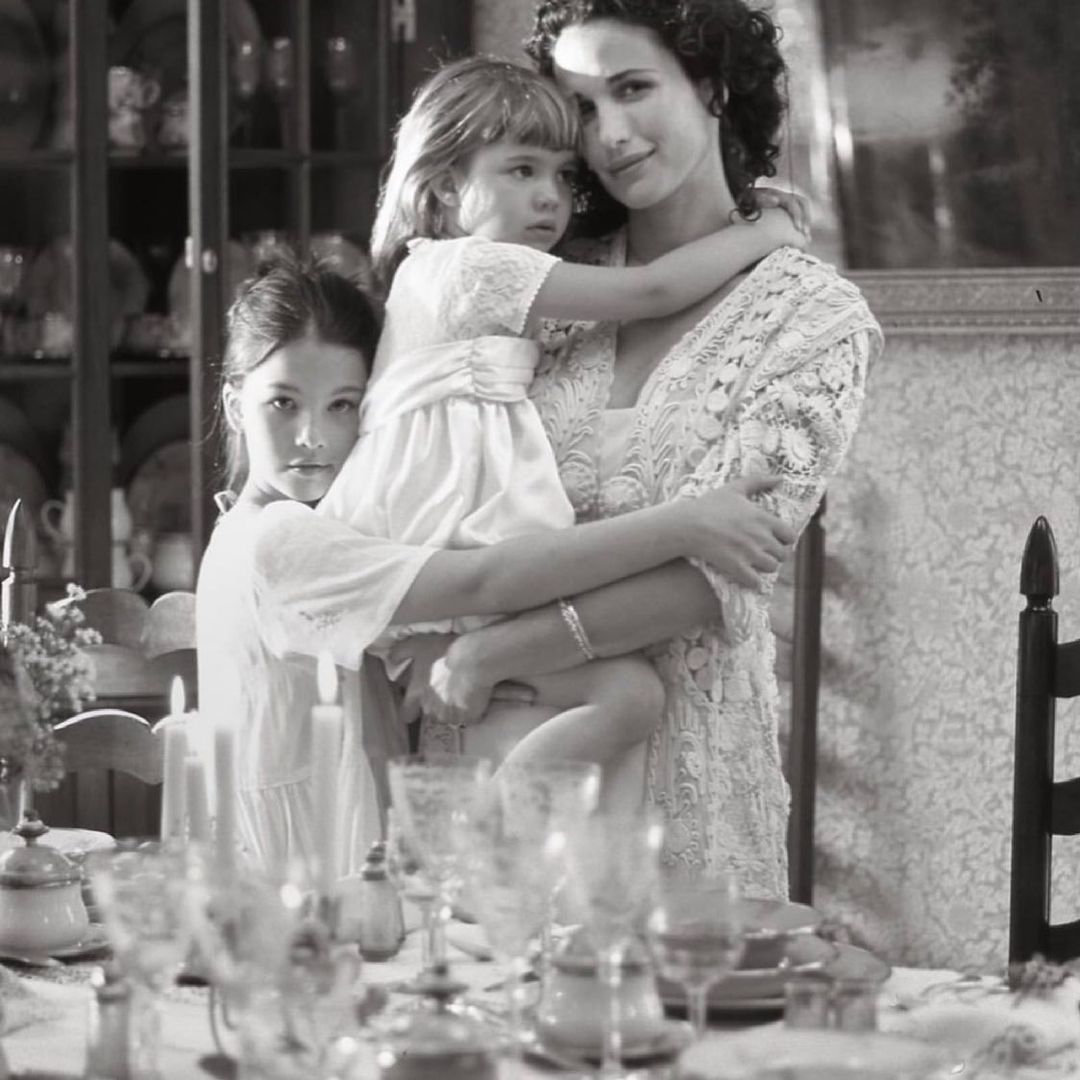 Margaret Qualley Childhood Photos, Pictures, Images HD Download 14 Margaret Qualley with her mother Andie MacDowell