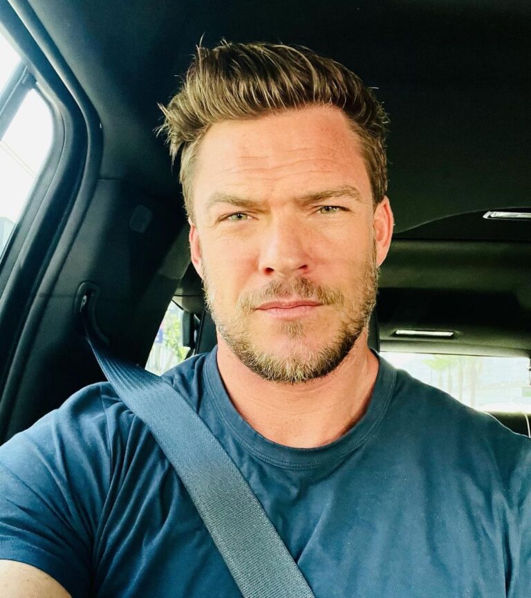 Alan Ritchson Photo