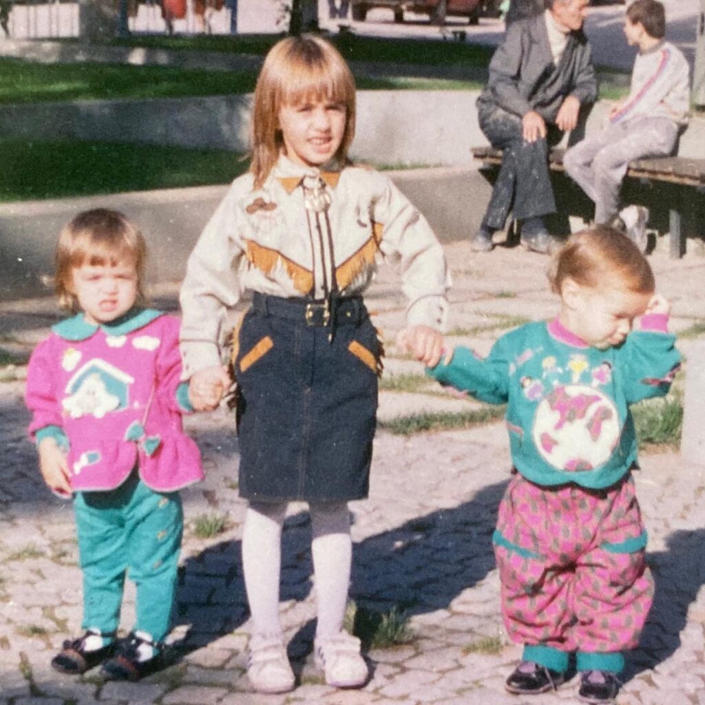 Bensu Soral 2 Bensu Soral, her older sister and twin brother