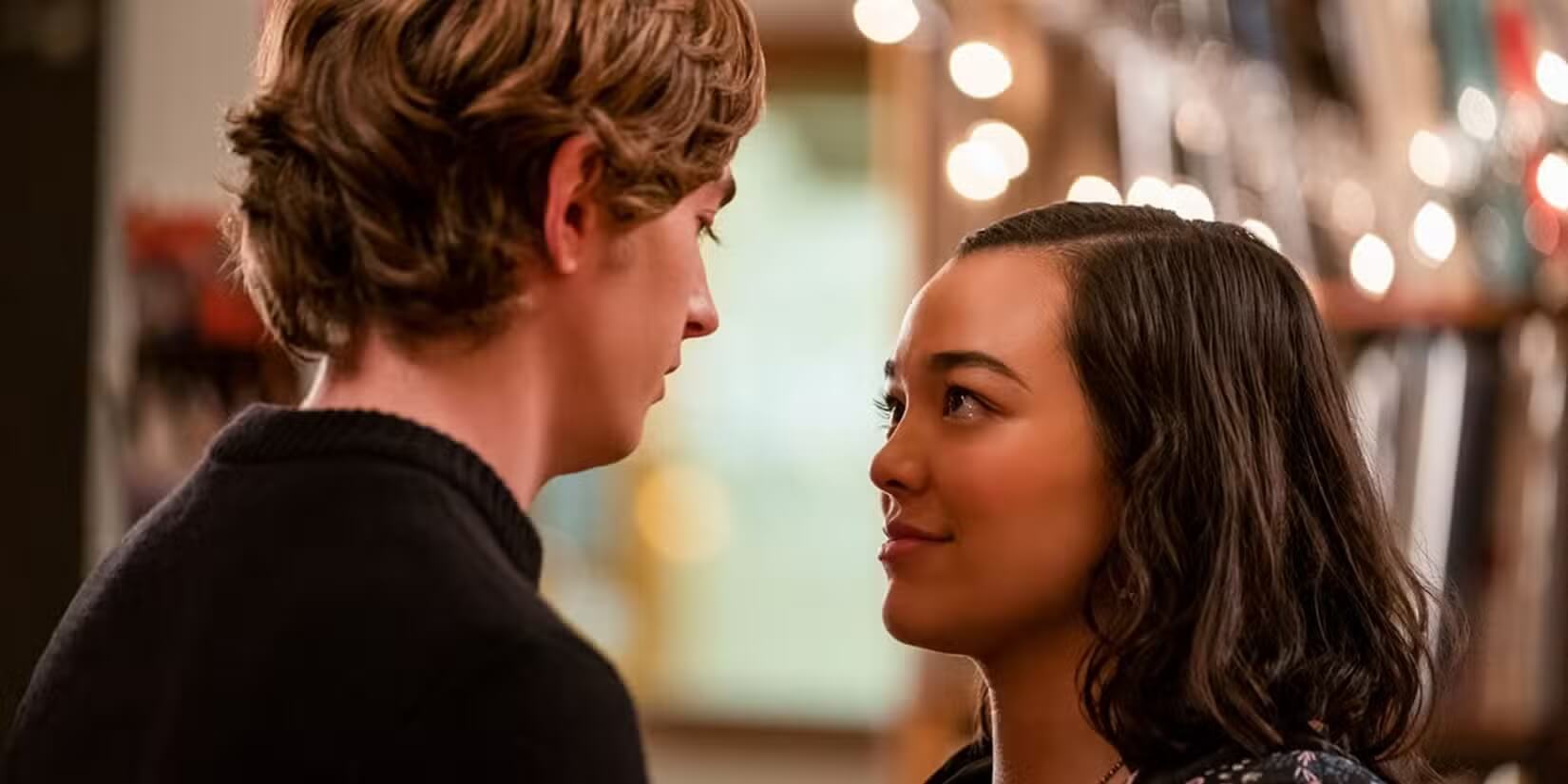 29 Best Romantic Christmas Movies on Netflix to Watch This Holiday 15 Dash & Lily Movie Photo