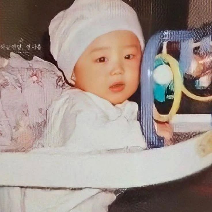 Jimin (BTS) 2 Jimin (BTS) Childhood Photo