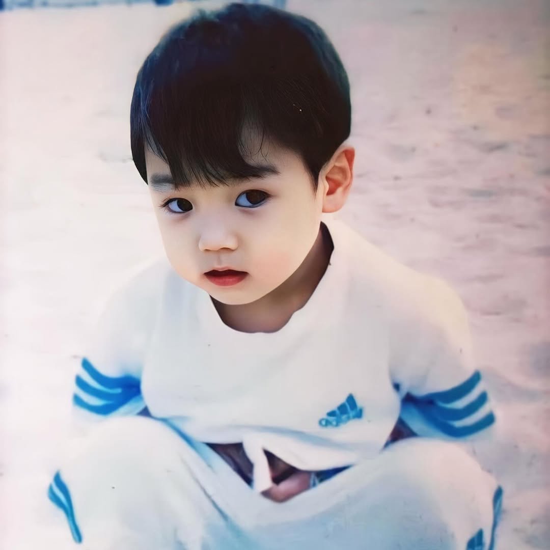 Jungkook (BTS) 5 Jungkook (BTS) Childhood Photo