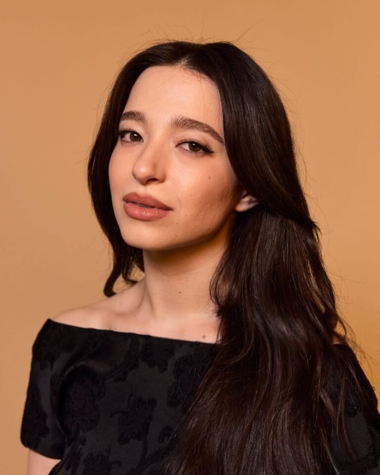 Mikey Madison – Biography, Movies, Series, Age, Height, Awards, Boyfriend, Photos, Videos, Education, Family, Net Worth, Facts