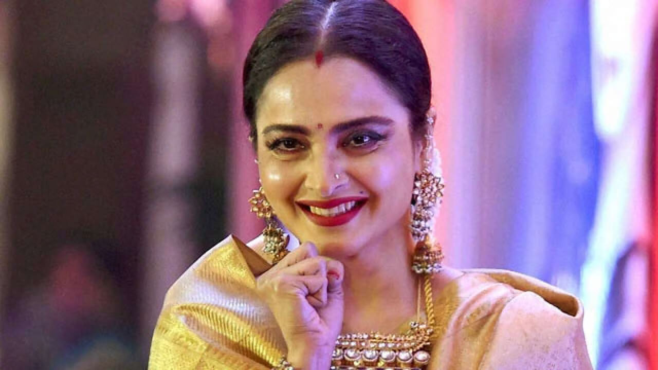 Top 10 Richest Bollywood Actresses in 2025: Ranked by Their Net Worth 8 Rekha photo